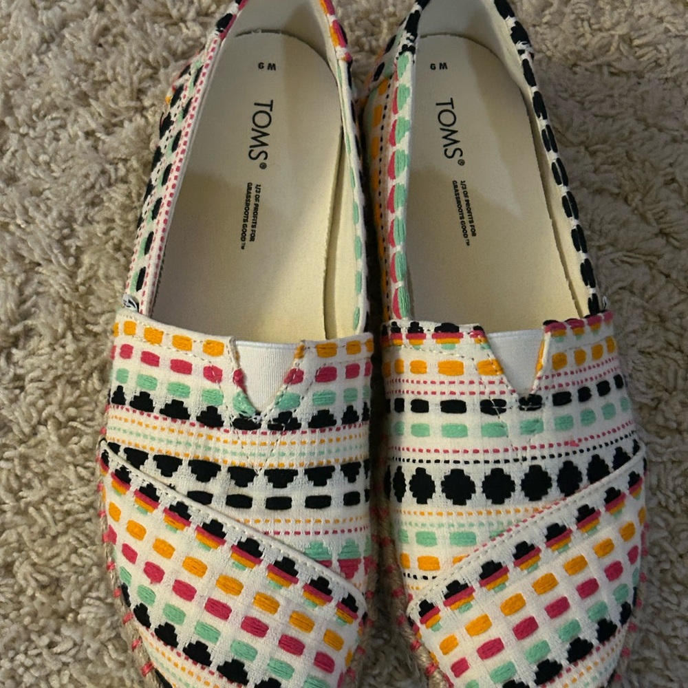 TOMS Women's Multicolor Slip-On Shoes